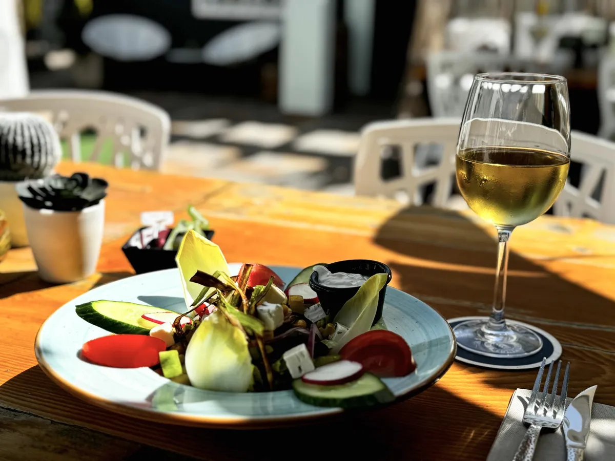 Mittagessen im Artika Café & Bistro